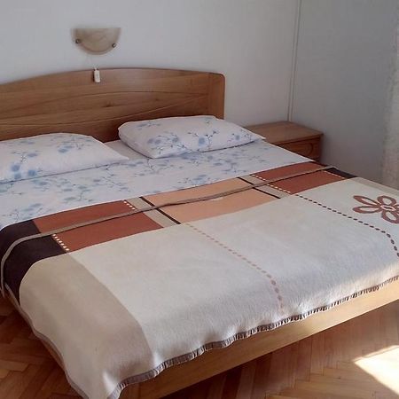 Guest House Silvia Rab Town Esterno foto