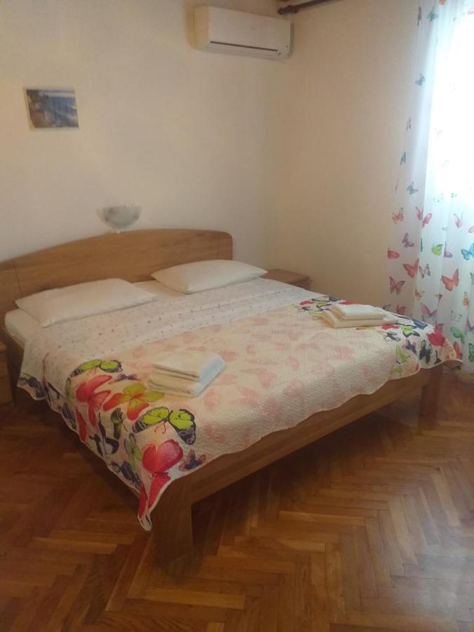 Guest House Silvia Rab Town Esterno foto