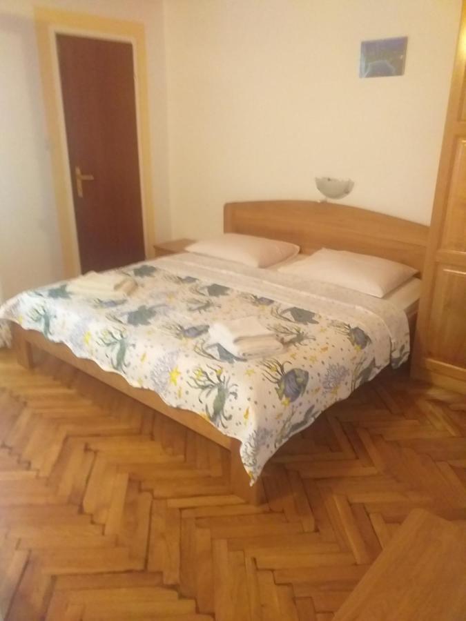 Guest House Silvia Rab Town Esterno foto