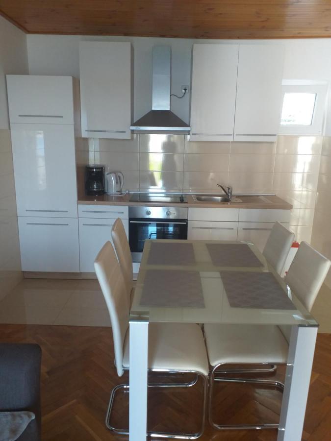 Guest House Silvia Rab Town Esterno foto