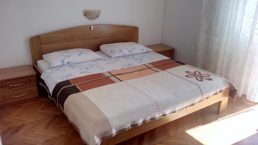 Guest House Silvia Rab Town Esterno foto